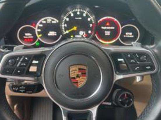 PORSCHE-CAYENNE-2022