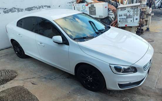 VOLVO-S60-2.0 T5 KINETIC 16V TURBO GASOLINA 4P AUTOMÁTICO VOLVO-S60-2015