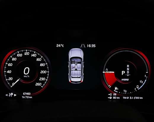 VOLVO-XC40-2022