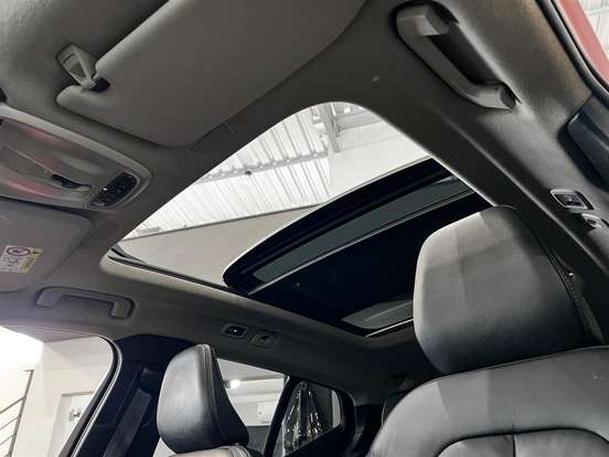 VOLVO-XC40-2022