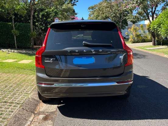 VOLVO-XC90-2023