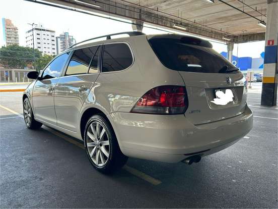 VOLKSWAGEN-JETTA-2011
