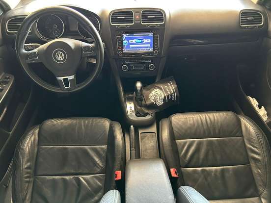 VOLKSWAGEN-JETTA-2011
