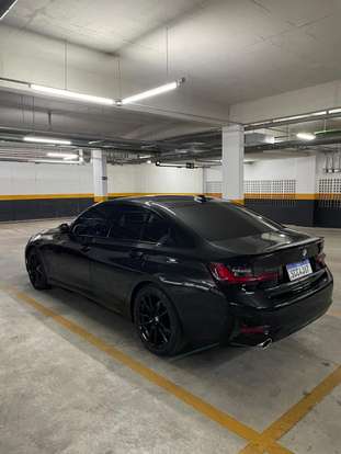 BMW-320i-2022