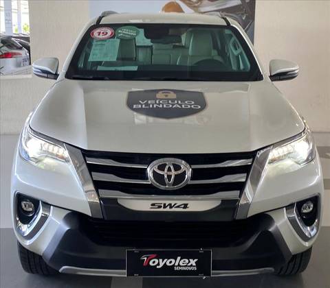 Toyota Hilux-sw4 28-srx-diamond-4x4-7-lugares-16v-turbo-intercooler ...