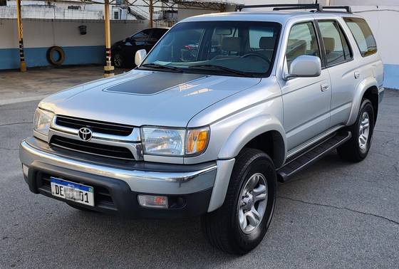 TOYOTA HILUX SW4 3.0 4X4 8V TURBO DIESEL 4P MANUAL