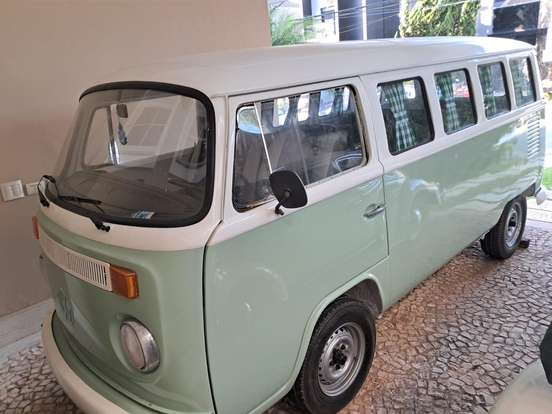VOLKSWAGEN-KOMBI-1983
