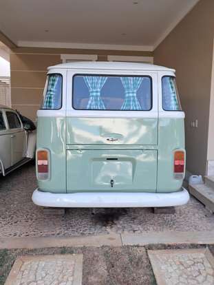 VOLKSWAGEN-KOMBI-1983