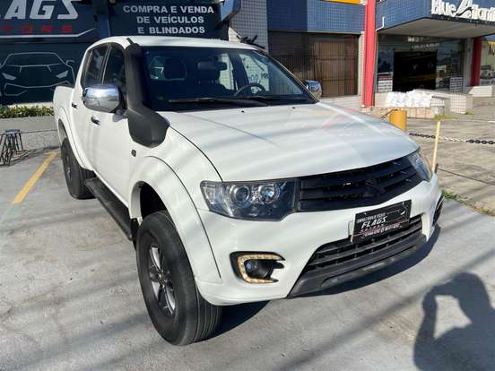 MITSUBISHI-L200 TRITON-3.2 HPE 4X4 CD 16V TURBO INTERCOOLER DIESEL 4P AUTOMÁTICO MITSUBISHI-L200 TRITON-2015