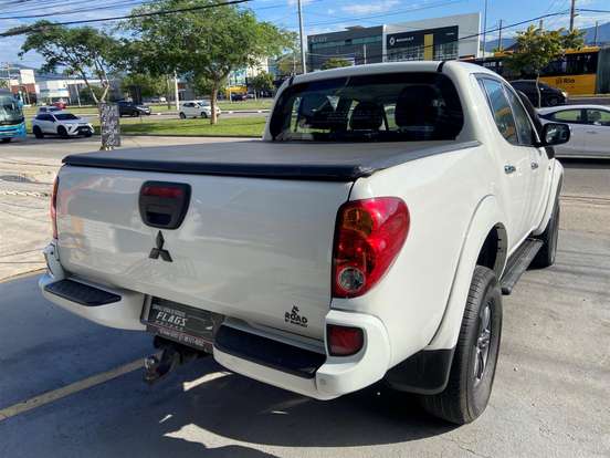 MITSUBISHI-L200 TRITON-3.2 HPE 4X4 CD 16V TURBO INTERCOOLER DIESEL 4P AUTOMÁTICO MITSUBISHI-L200 TRITON-2015