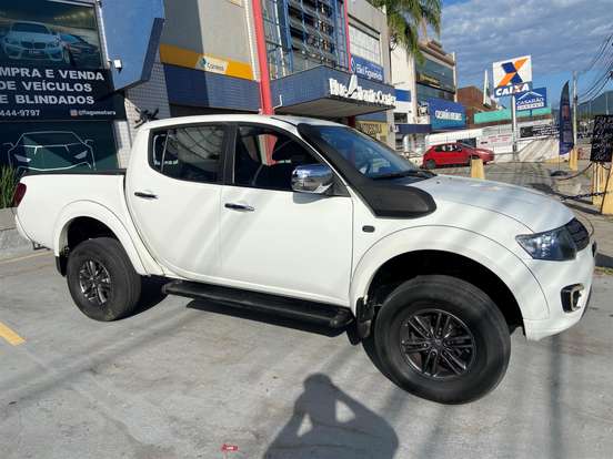 MITSUBISHI-L200 TRITON-3.2 HPE 4X4 CD 16V TURBO INTERCOOLER DIESEL 4P AUTOMÁTICO MITSUBISHI-L200 TRITON-2015