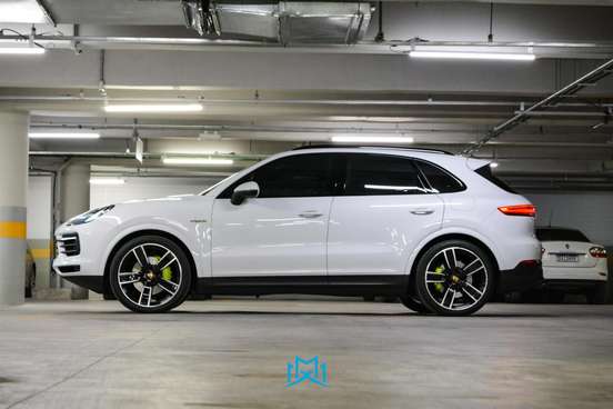 PORSCHE-CAYENNE-2023