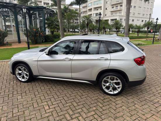 BMW-X1-2011
