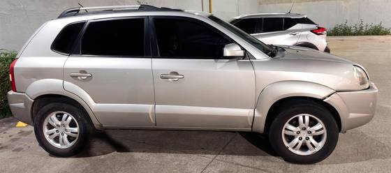 HYUNDAI TUCSON 2.0 MPFI GL 16V 142CV 2WD GASOLINA 4P AUTOMÁTICO