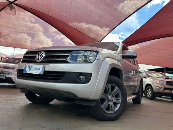 VOLKSWAGEN AMAROK 2.0 TRENDLINE 4X4 CD 16V TURBO INTERCOOLER DIESEL 4P AUTOMÁTICO VOLKSWAGEN AMAROK 2.0 TRENDLINE 4X4 CD 16V TURBO INTERCOOLER DIESEL 4P AUTOMÁTICO