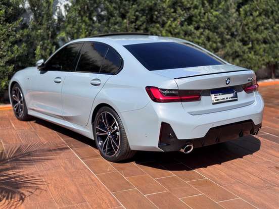 BMW-320i-2023