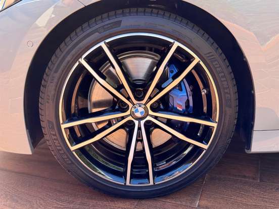 BMW-320i-2023