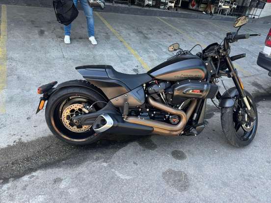 HARLEY-DAVIDSON-SOFTAIL FXDR 114-2019