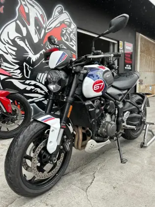 TRIUMPH TRIDENT 660 