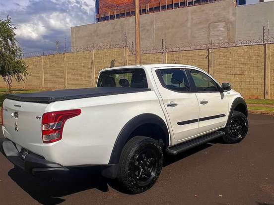 MITSUBISHI-L200 TRITON-2.4 16V TURBO DIESEL OUTDOOR HPE CD 4X4 AUTOMÁTICO MITSUBISHI-L200 TRITON-2021