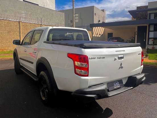 MITSUBISHI-L200 TRITON-2.4 16V TURBO DIESEL OUTDOOR HPE CD 4X4 AUTOMÁTICO MITSUBISHI-L200 TRITON-2021
