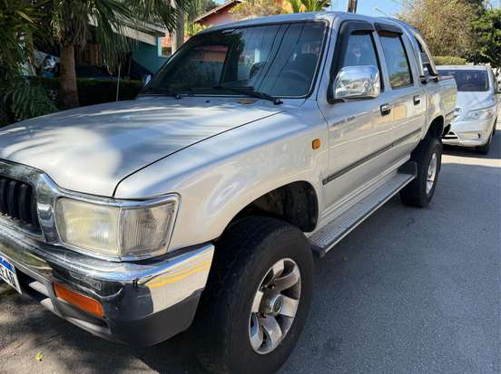 TOYOTA-HILUX-2003