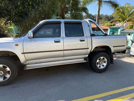 TOYOTA-HILUX-2003