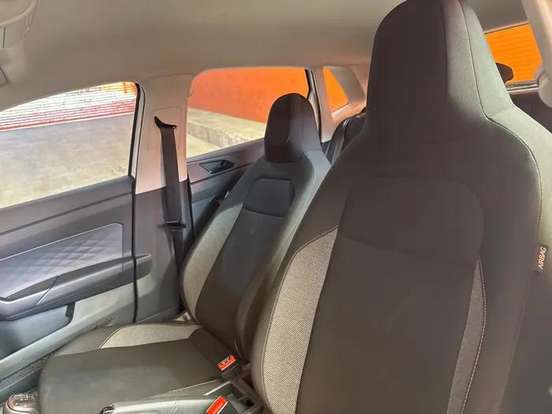 VOLKSWAGEN-POLO-2023