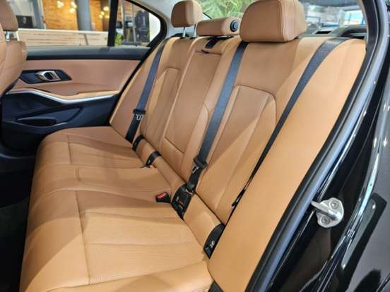 BMW-320i-2025