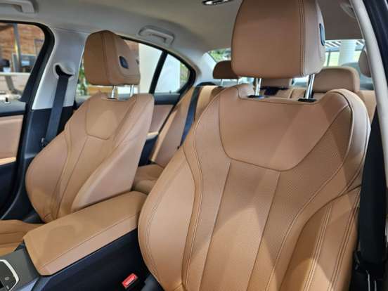 BMW-320i-2025