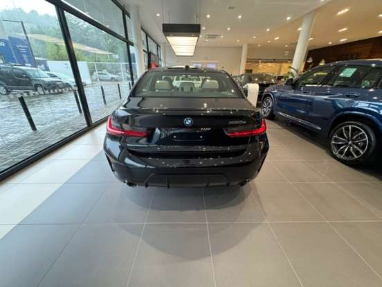 BMW-330e-2025