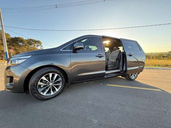 KIA-CARNIVAL-2017