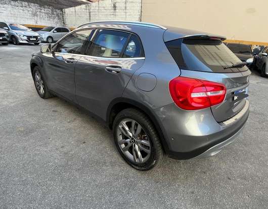 MERCEDES-BENZ-GLA 200-2016