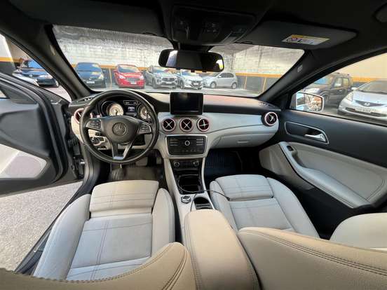 MERCEDES-BENZ-GLA 200-2016