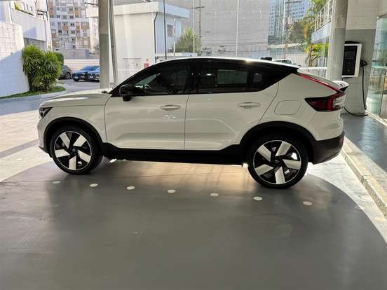 VOLVO-C40-2022
