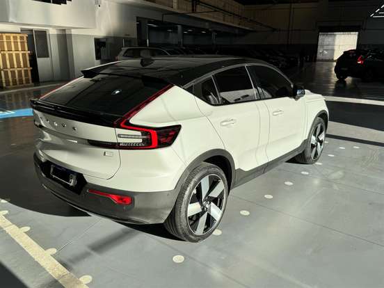 VOLVO-C40-2022