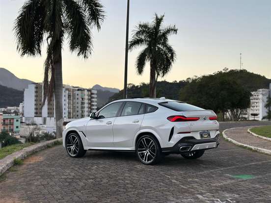 BMW-X6-2021