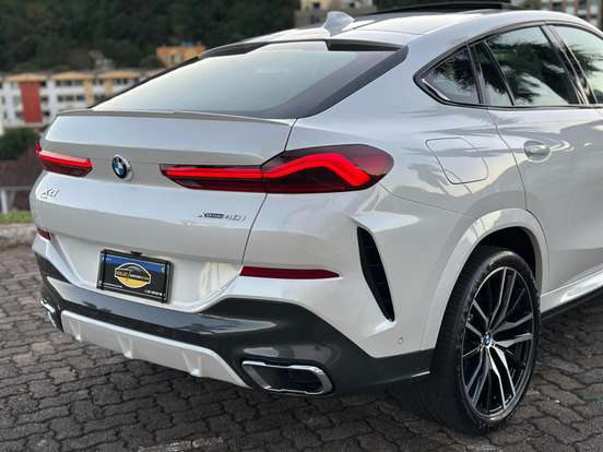 BMW-X6-2021