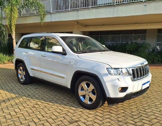 JEEP GRAND CHEROKEE 3.6 LAREDO 4X4 V6 24V GASOLINA 4P AUTOMÁTICO