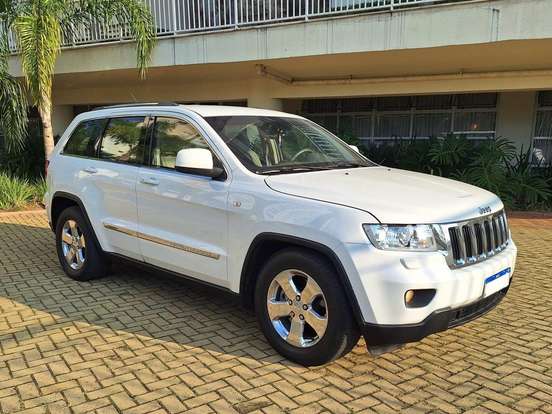 JEEP-GRAND CHEROKEE-3.6 LAREDO 4X4 V6 24V GASOLINA 4P AUTOMÁTICO JEEP-GRAND CHEROKEE-2011