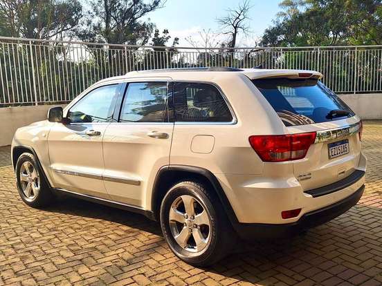 JEEP-GRAND CHEROKEE-3.6 LAREDO 4X4 V6 24V GASOLINA 4P AUTOMÁTICO JEEP-GRAND CHEROKEE-2011