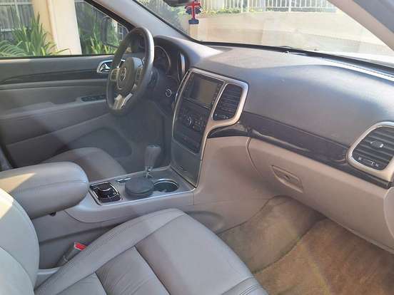 JEEP-GRAND CHEROKEE-3.6 LAREDO 4X4 V6 24V GASOLINA 4P AUTOMÁTICO JEEP-GRAND CHEROKEE-2011