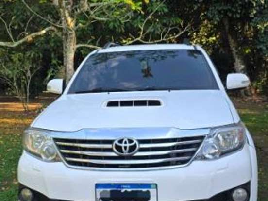 TOYOTA-HILUX SW4-3.0 SRV 4X4 7 LUGARES 16V TURBO INTERCOOLER DIESEL 4P AUTOMÁTICO TOYOTA-HILUX SW4-2013