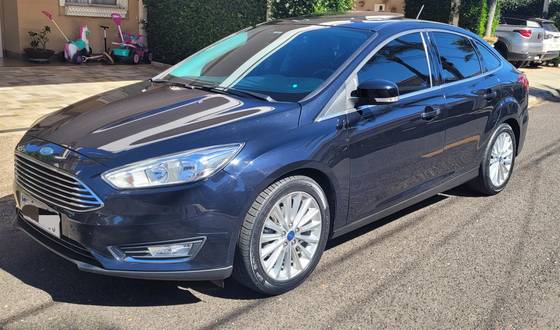 FORD FOCUS 2.0 TITANIUM FASTBACK 16V FLEX 4P POWERSHIFT