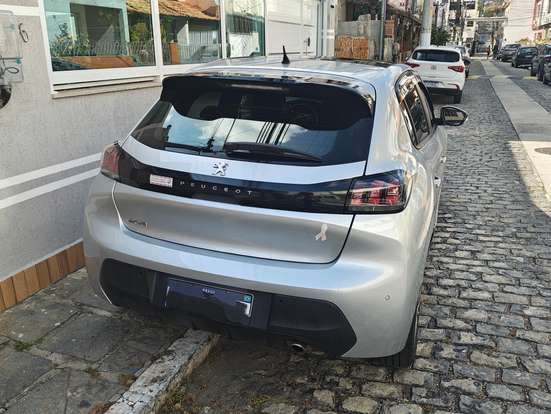 PEUGEOT-208-2020