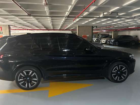 BMW-iX3-2022