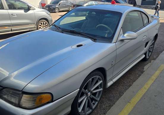 FORD-MUSTANG-1995