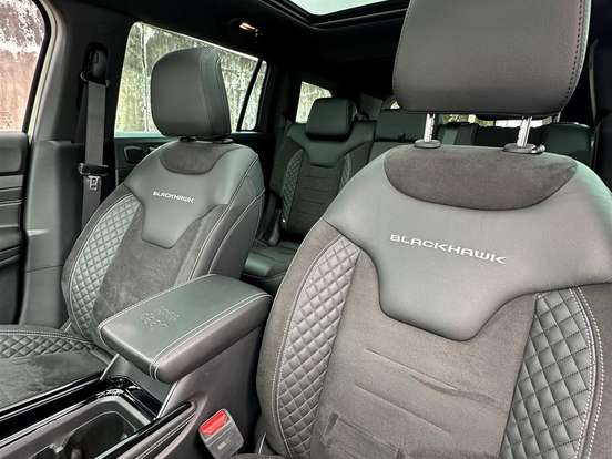 JEEP-COMMANDER-2.0 HURRICANE 4 TURBO GASOLINA BLACKHAWK AT9 JEEP-COMMANDER-2024