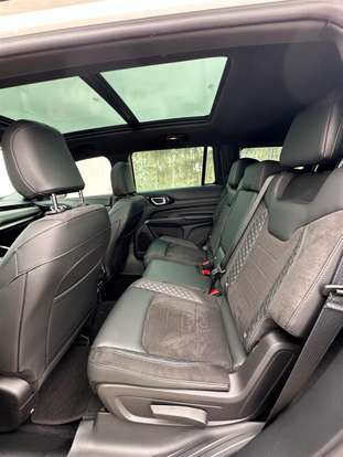 JEEP-COMMANDER-2.0 HURRICANE 4 TURBO GASOLINA BLACKHAWK AT9 JEEP-COMMANDER-2024