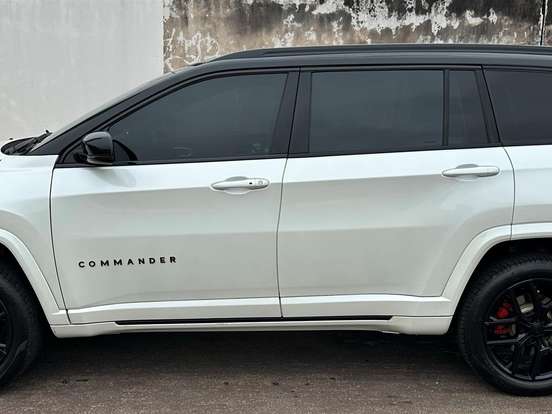 JEEP-COMMANDER-2.0 HURRICANE 4 TURBO GASOLINA BLACKHAWK AT9 JEEP-COMMANDER-2024